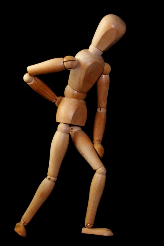 Dolor de nervio ciático - Dolor en el área de la espalda baja que puede irradiarse a glúteos y miembros inferiores. Dolor de nervio ciático - Dr. Esteban Castro - Médico Traumatólogo Ortopédista | Cirugía de columna y articular