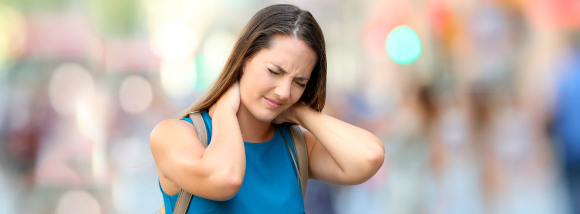 Dolor de cuello - Dolor de Cuello: es una afección bastante dolorosa, molesta y común a lo largo de todo el globo. El dolor de cuello que nace en la columna cervical es mucho menos común que la lumbalgia; millones de personas tienen dolor de cuello a lo largo de todo el planeta o un dolor en el brazo que corre hacia el cuello. Dolor de cuello - Dr. Esteban Castro - Médico Traumatólogo Ortopédista | Cirugía de columna y articular